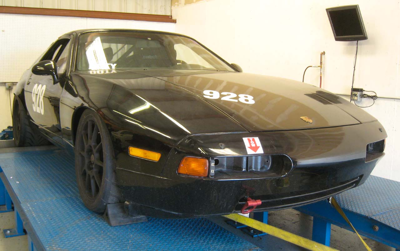 Illustration for article titled Which Would You Take: Lightweight Porsche 928 or LS1-Powered Mazda Miata?